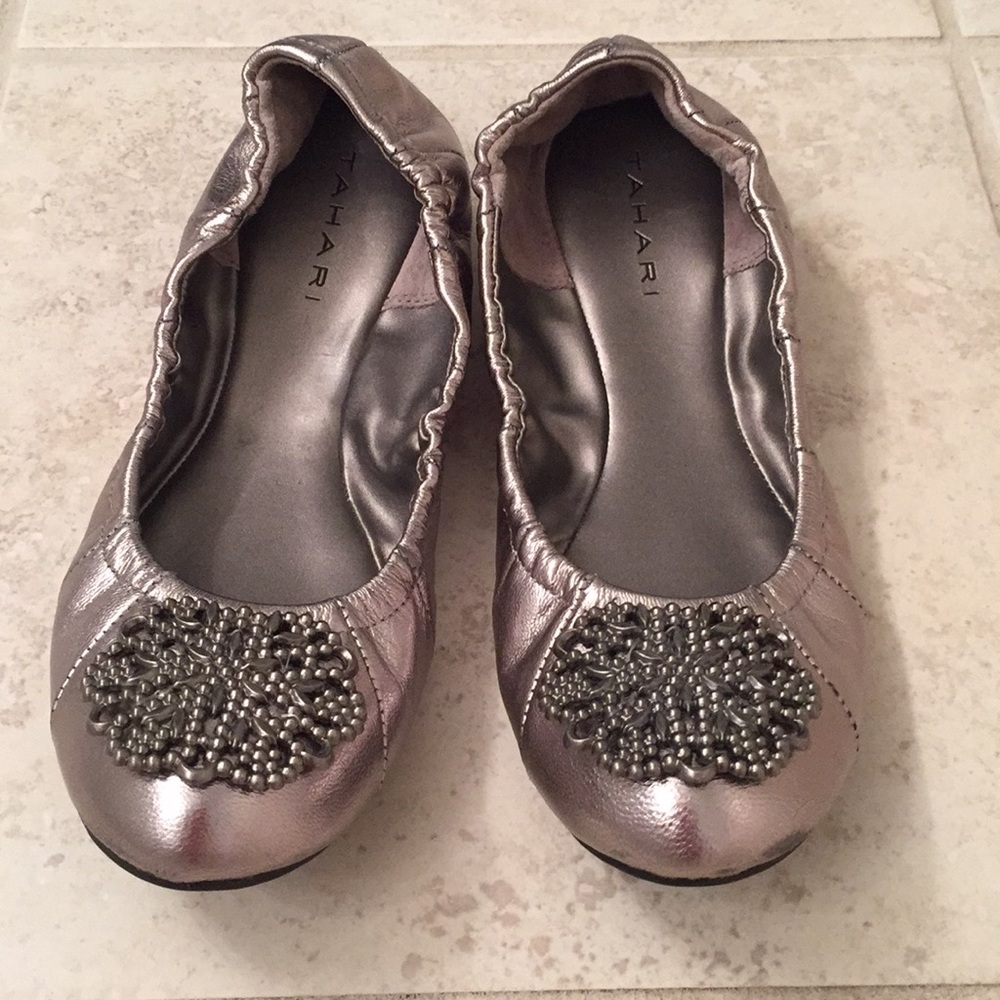 LIKE NEW! Tahari flats